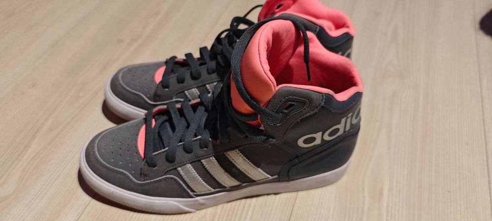 Обувки  adidas 42 номер