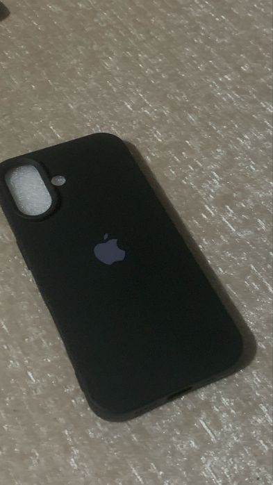 Чехол на Айфон 16.