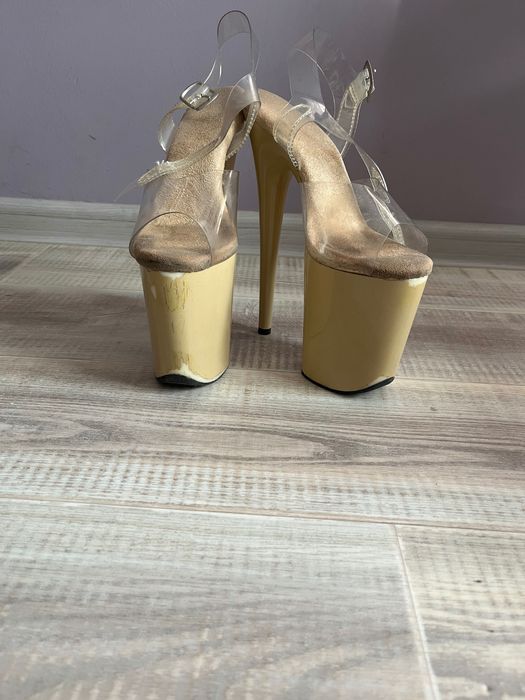 Стрипы тройки, Pleaser