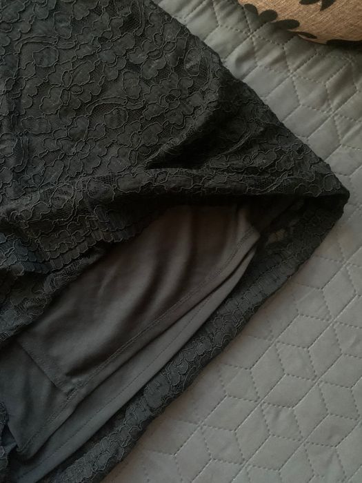 Черна дантелена рокля