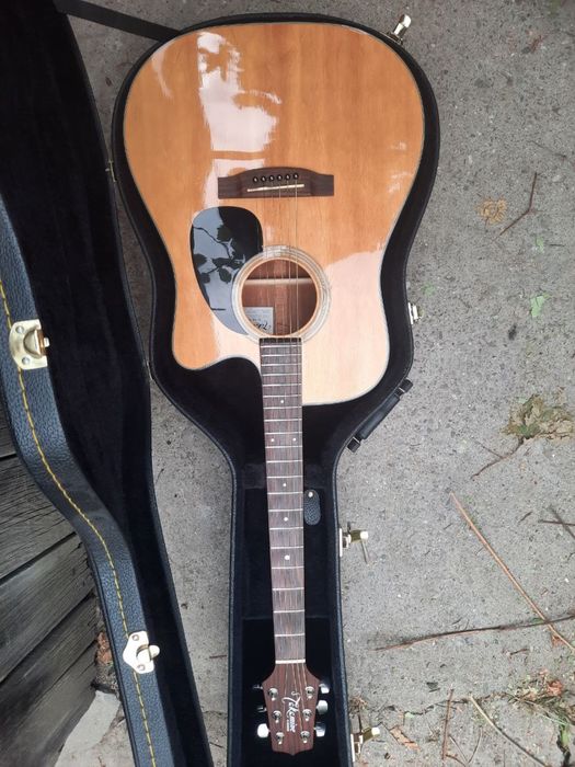 Гитара электроакустика Takamine EG320SC