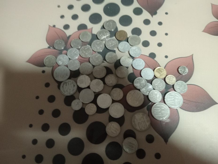 Monezi vechi ceas vechi și un zodiac vechi