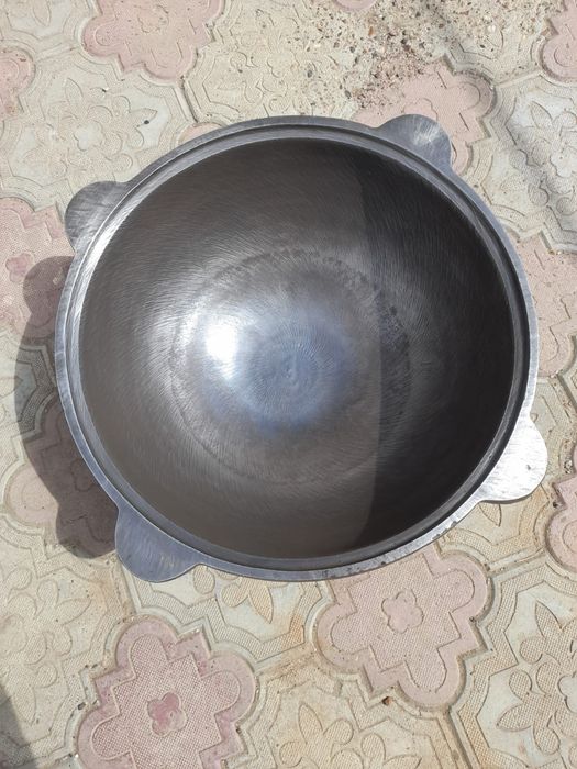 Продам чугунный казан 16л