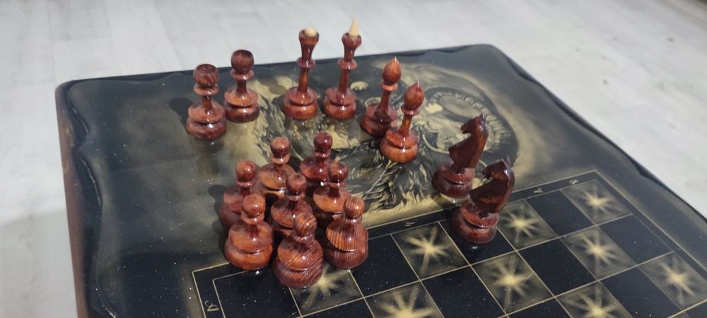 Продам шахматный стол