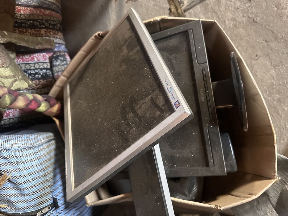 Мониторы 4 шт разной модели