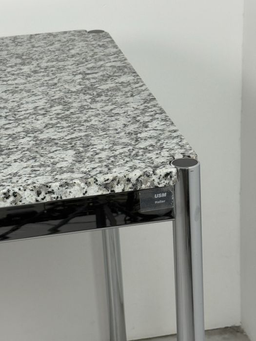 Бюро USM Haller с гранитен плот – класически дизайн