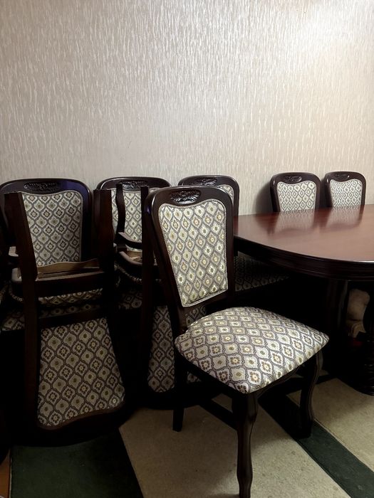 Стол и стулья на 12 человек