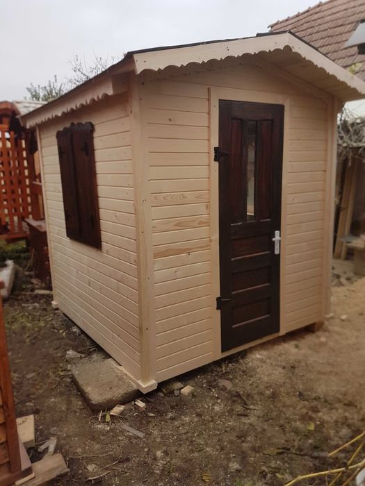 Corpuri din lemn masiv.