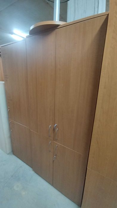 Гардероби с рафтове  със заключване - Офис шкафове  еднокрили и двукрили