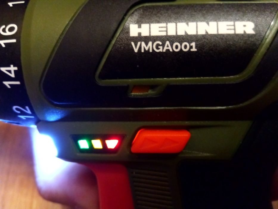 Masina de gaurit cu acumulator 10.8V-1.3 Ah,11400RPM,Mandrina 10mm,Nou