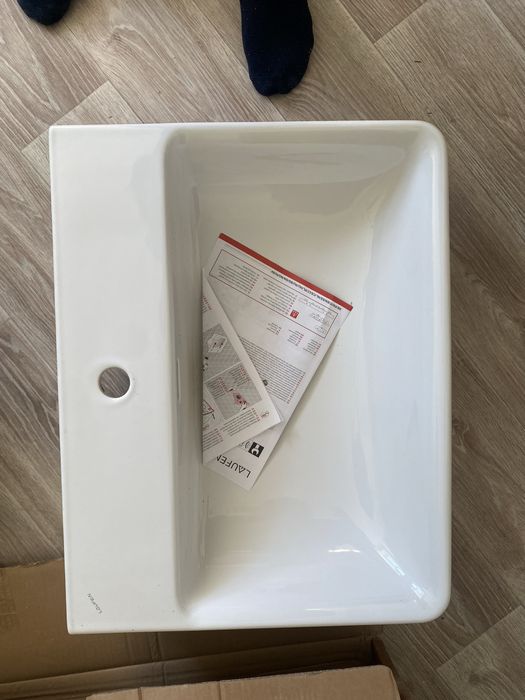 Продам кафель и раковины