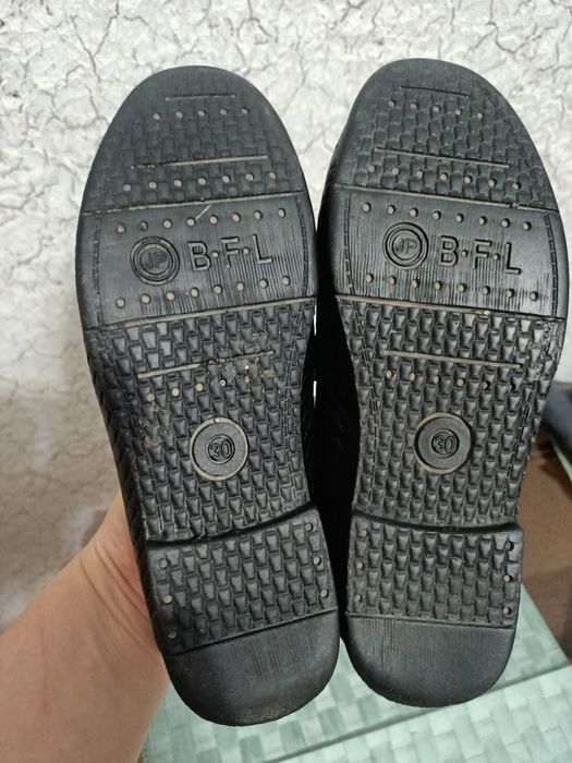 Продам туфли на мальчика