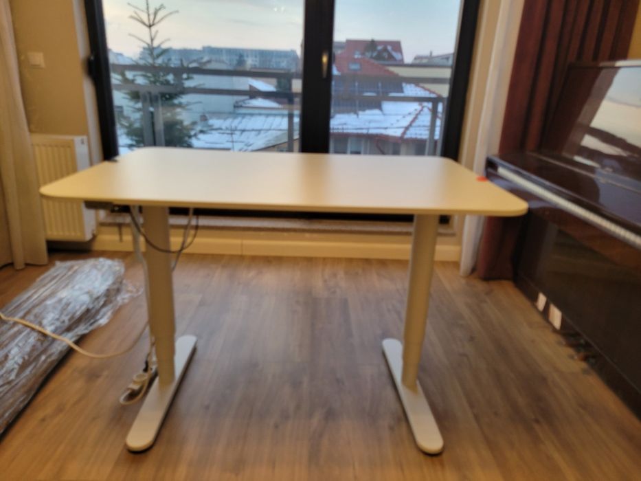 Birou  cu înălțime reglabila sistem electric Ikea