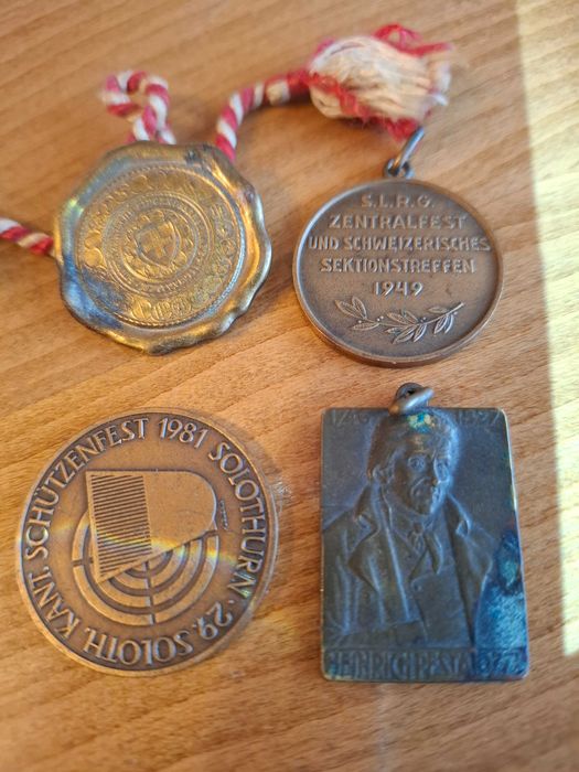 Медальони от Швейцария