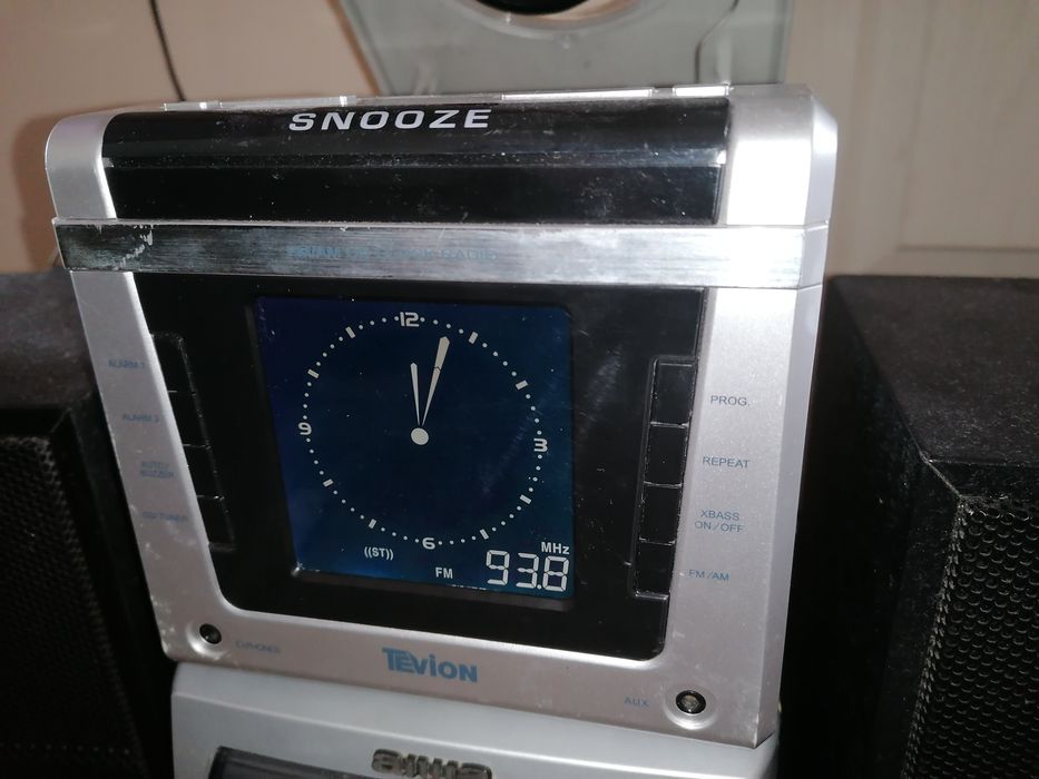 Combina muzicala Aiwa si un cd radio player Tevion