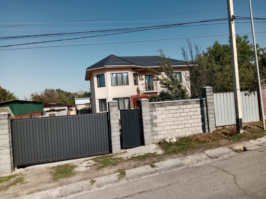 Кровля крыш , карнизы , Водостек, фронтон