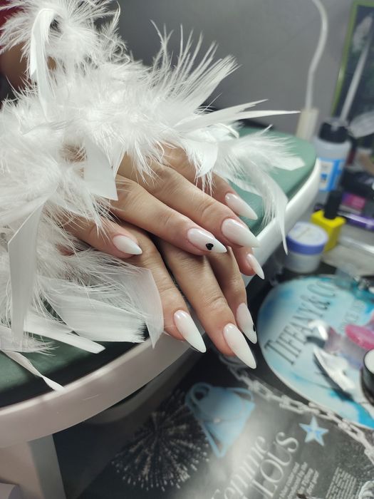 Маникюр/педикюр и наращивание ногтей