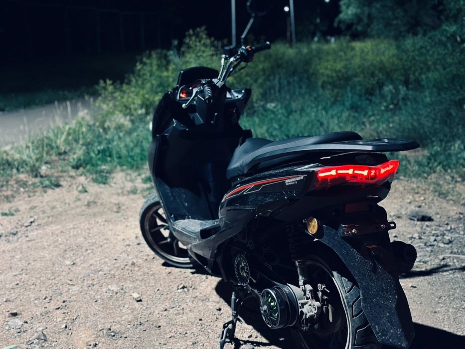 Скутер Maxi 180cc