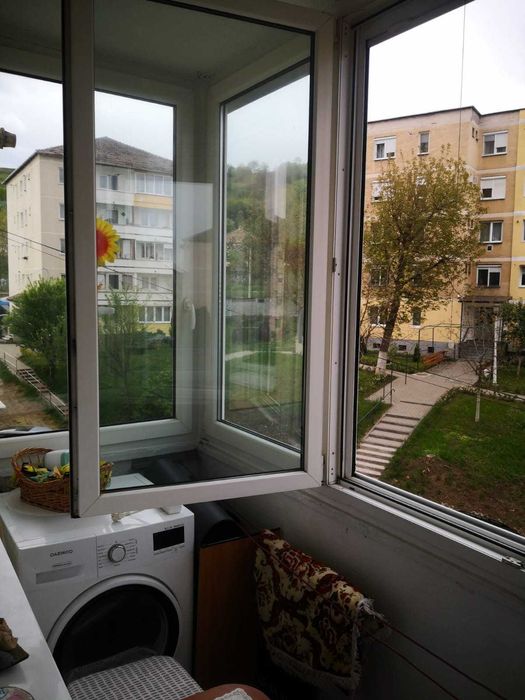 Apartament cu 2 camere, Etajul 2,Medias jud.Sibiu,0723753545