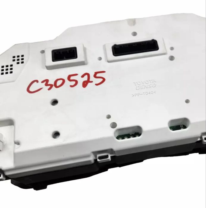 Toyota highlander  щиток панель приборов европеец в км