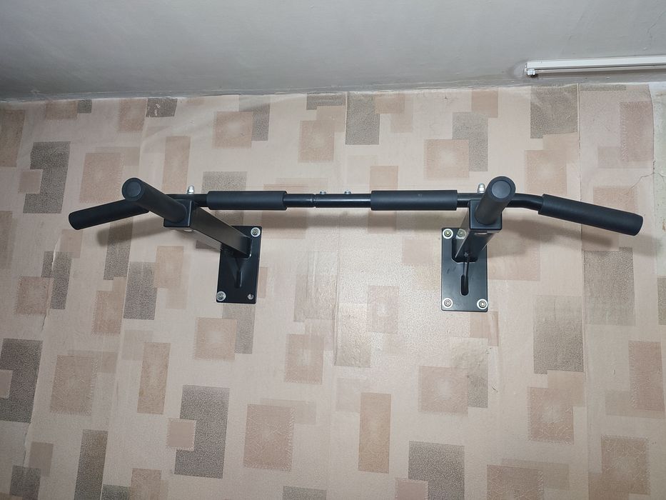 Турник настенный бу