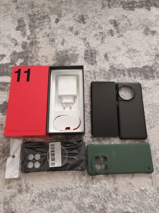Oneplus 11  128 GB 8GB RAM cu zgarieturi pe ecran + huse