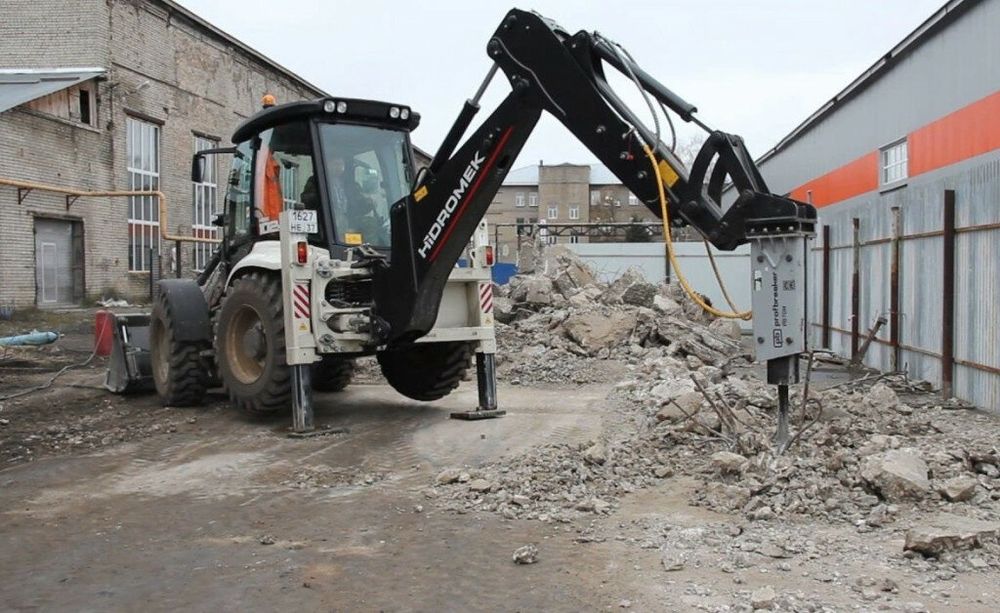 Услуги экскаватора-погрузчика.