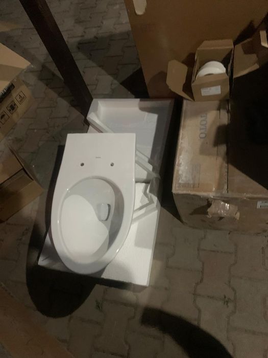 Унеазы  4 единицы под инсталляцию