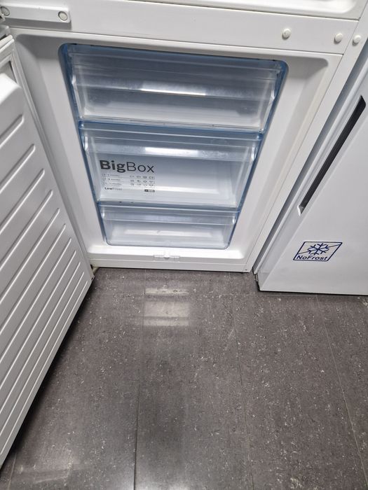 Хладилник с фризер Bosch A++ 300 литра