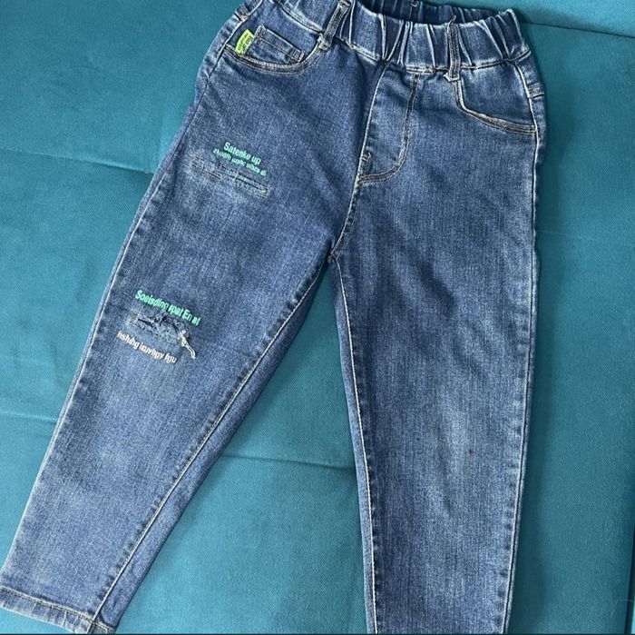 Продам джинсы на мальчика