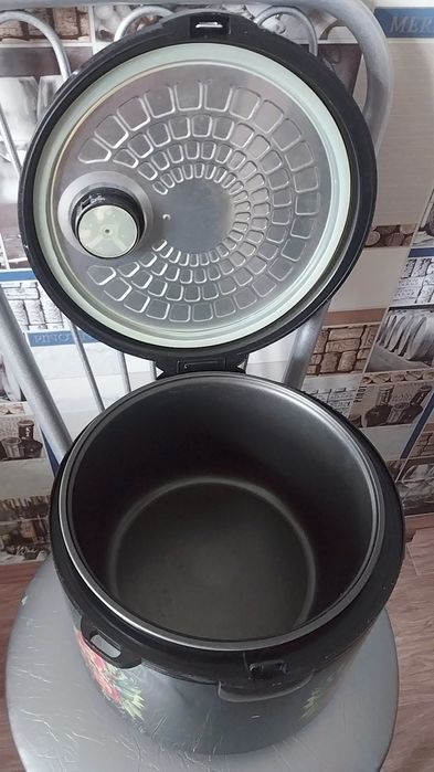 Продам мультиварку не дорого