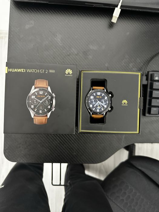 Часовник huawei watch gt 2 чисто нов с оргинално зарядно