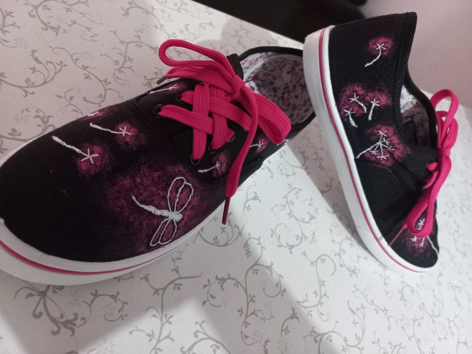 Кецове ръчна релефна бродерия