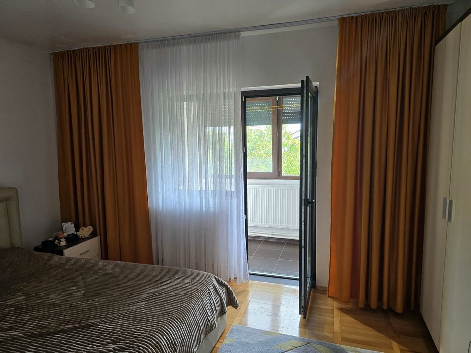 Apartament 4 camere de vanzare