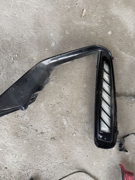 Monza black piano detallar-emblema