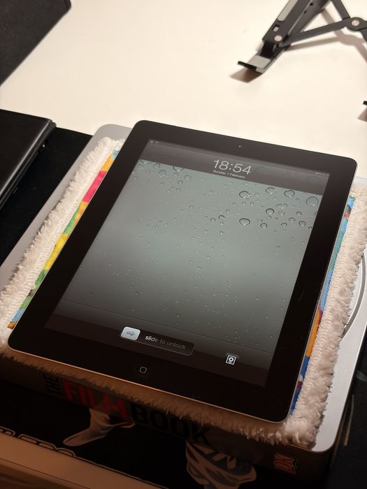 Apple iPad 4 Wi-Fi + Cellular iOS 6 (pentru colecție)