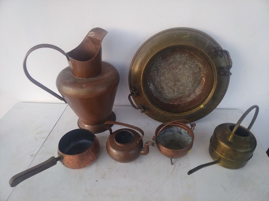 Лот от 6 броя бакърени/медни съдове.
1. Голям медна ваза 
2. Голям под