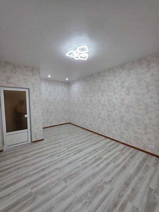 1 хоналик квартира 4 кават кирпичный дом, 5 микр, 13-мактаб