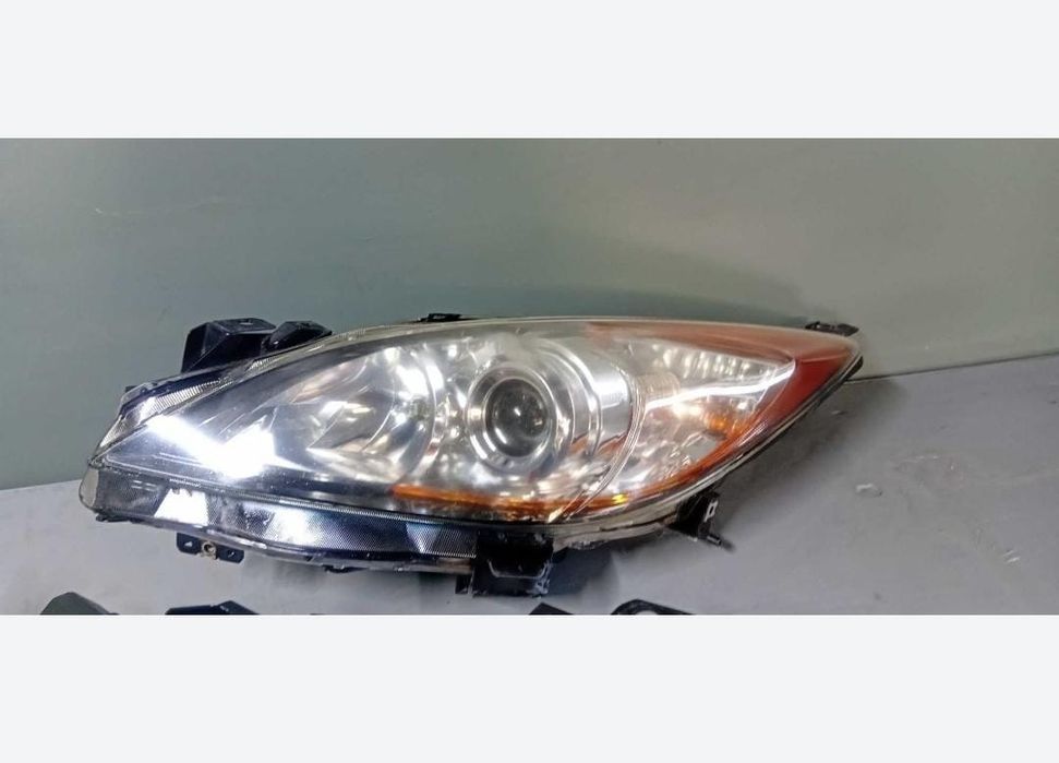 Far Stanga Dreapta Mazda 3 cu Lupa European PRET PE BUCATA