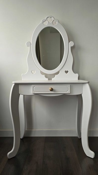 Столик туалетный