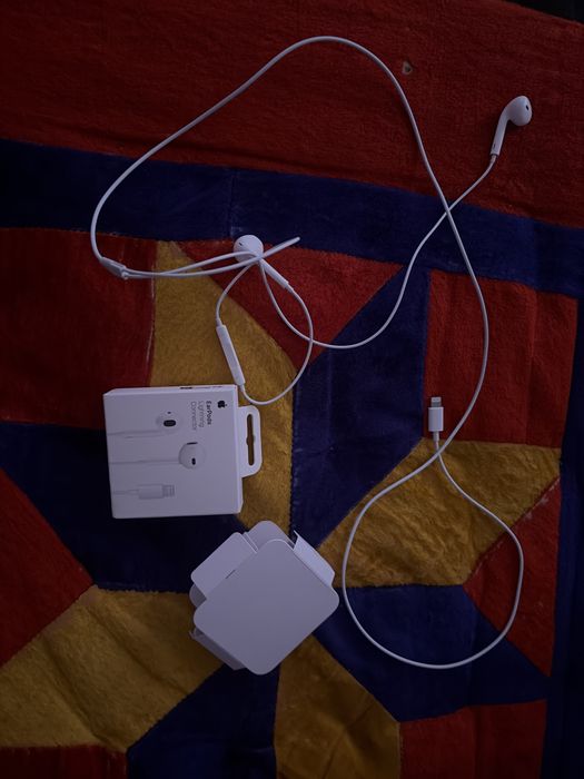 Наушники от Apple