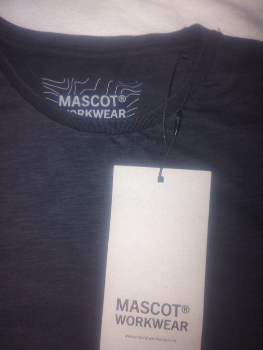 Продавам работна блуза mascot