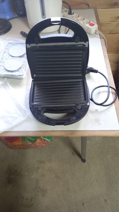 Вафельница электрическая