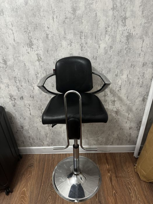 Продам Детская кресло для парихмакерский