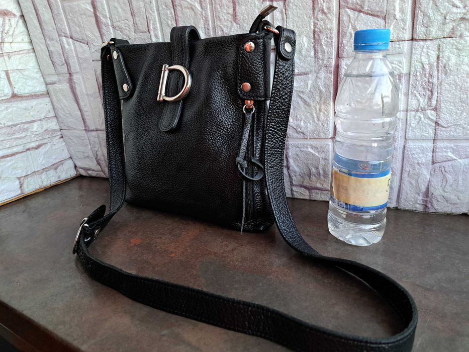 мъжка чанта,черна кожена чантичка-естествена кожа,,малка