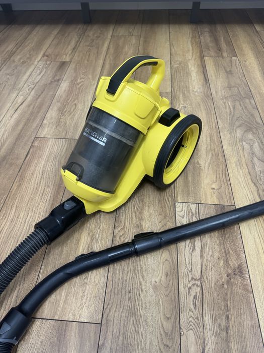 Продаю Пылесос Karcher VC 3  желтый