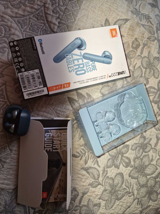 Продам наушники беспроводные JBL