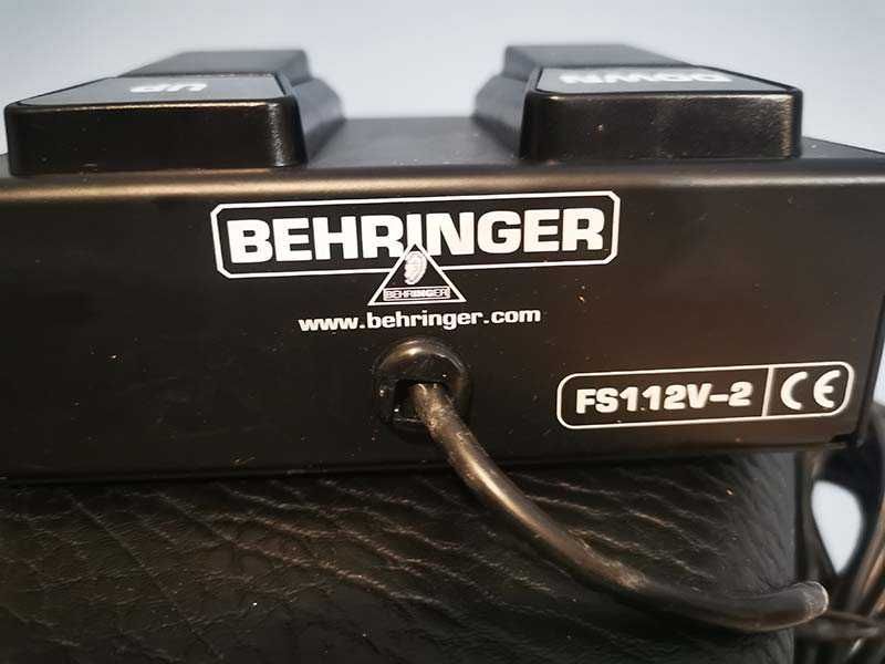 Усилвател кубе berhinger V-ampire LX112 120W вградени ефекти и суич педал
