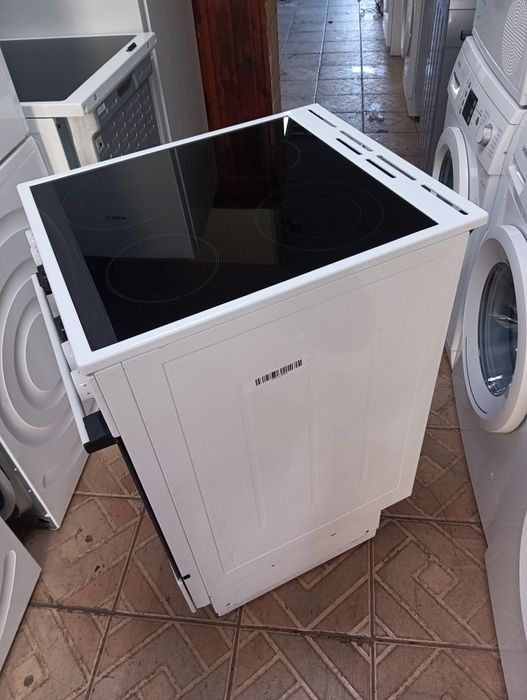 Тясна 50 см печка с керамичен плот Gorenje  с две години Гаранция!