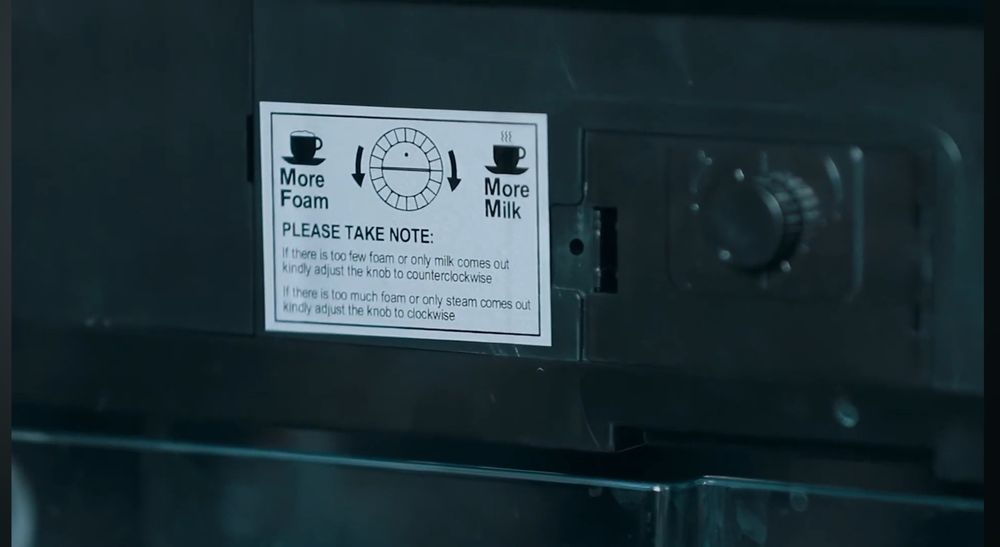 Koffe mashinka  sensrniy avtamatichskiy xolati juda zor 10 yili garant